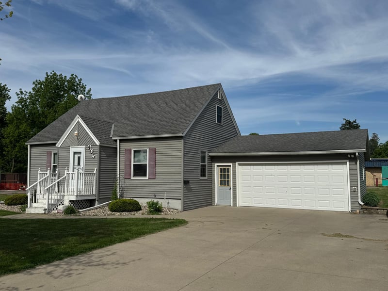 405 N 11th St, Olivia, MN 56277