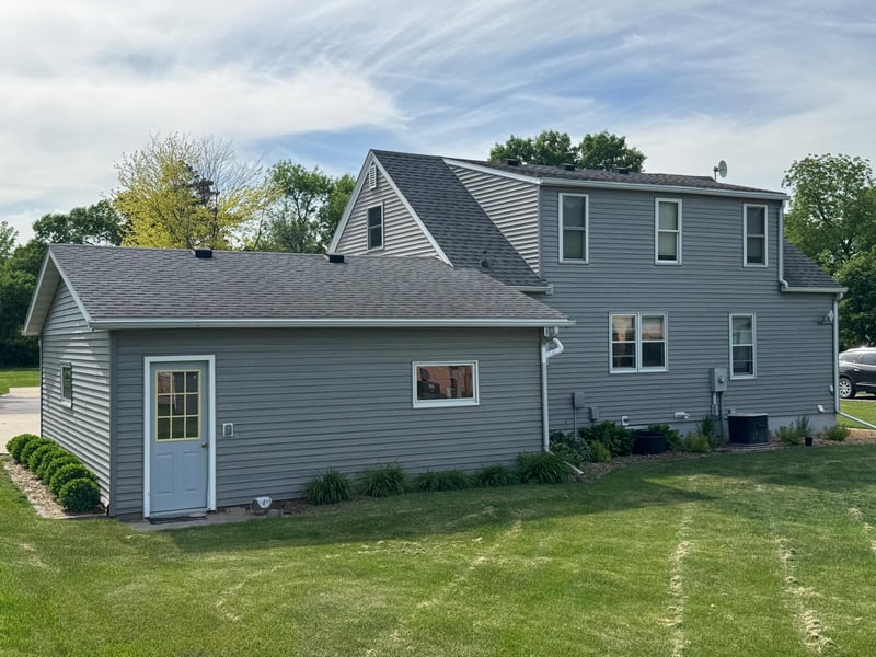 405 N 11th St, Olivia, MN 56277