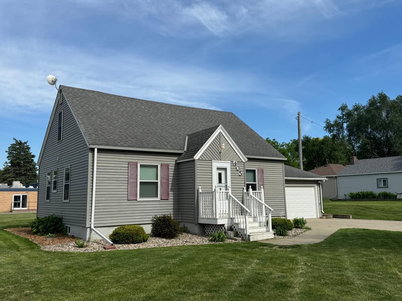 405 N 11th St, Olivia, MN 56277