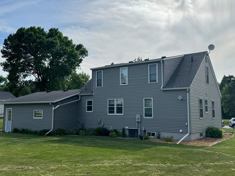 405 N 11th St, Olivia, MN 56277