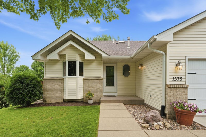 1575 Fountain Ln, Waconia, MN 55387