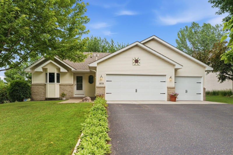 1575 Fountain Ln, Waconia, MN 55387