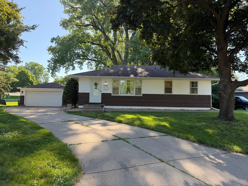 5008 66th Ave N, Brooklyn Center, MN 55429