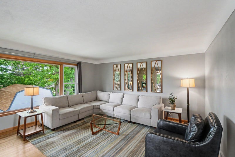 3404 Silver Lake Rd NE, Saint Anthony, MN 55418