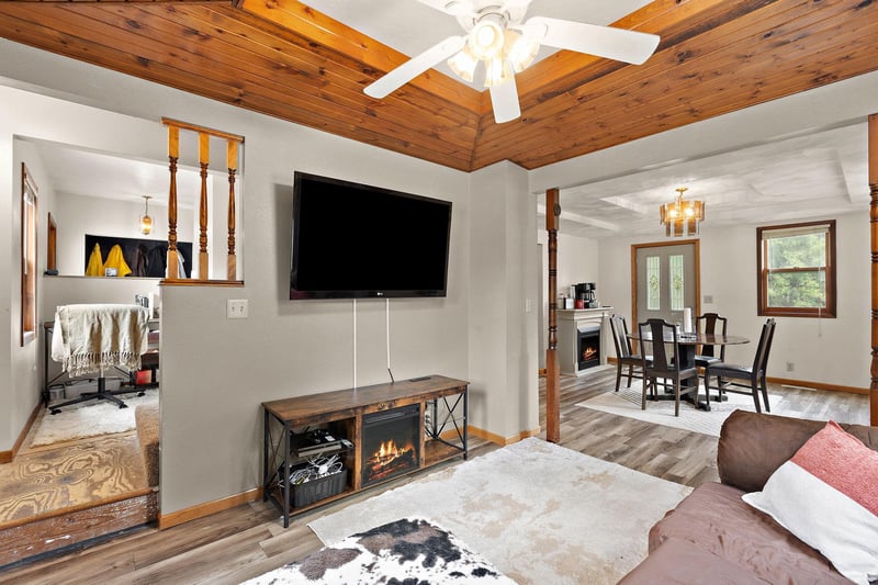 412 Oak Ave SE, Montgomery, MN 56069