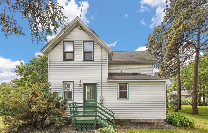 412 Oak Ave SE, Montgomery, MN 56069