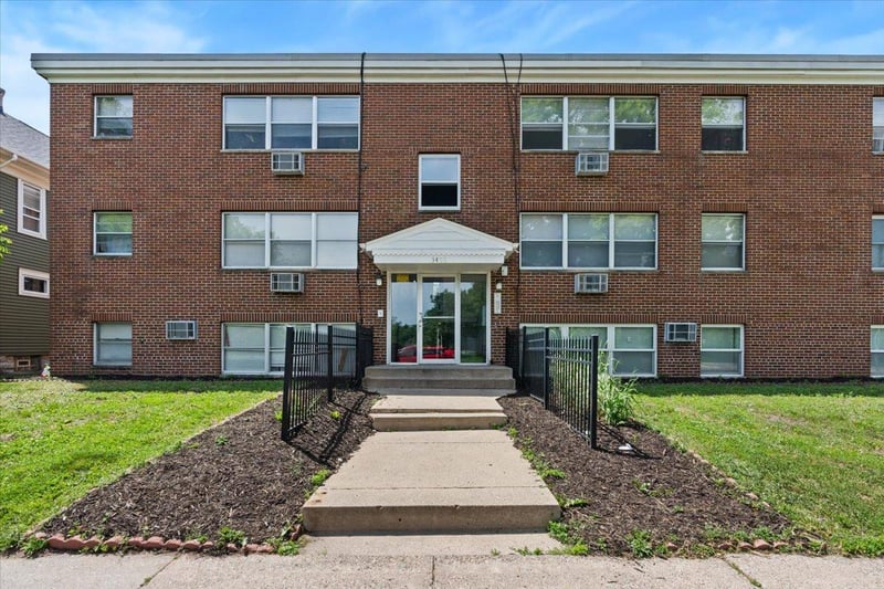 3400 10th Ave S, Minneapolis, MN 55407