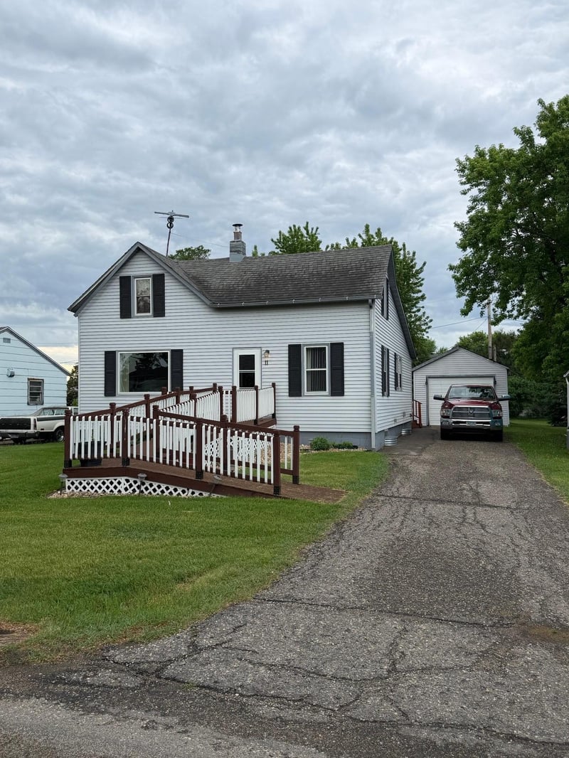 11 4th St N, Sabin, MN 56580