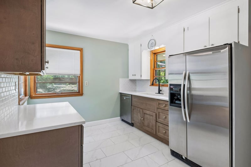 2670 Regent Ave N, Golden Valley, MN 55422