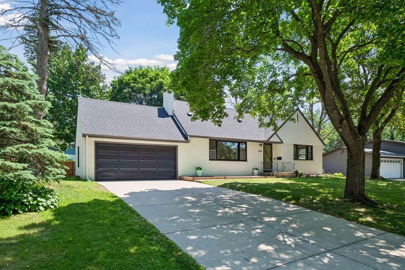 2670 Regent Ave N, Golden Valley, MN 55422