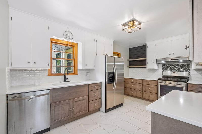 2670 Regent Ave N, Golden Valley, MN 55422
