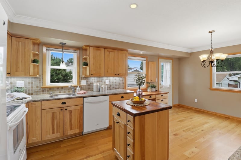 9306 Oakland Ave S, Bloomington, MN 55420