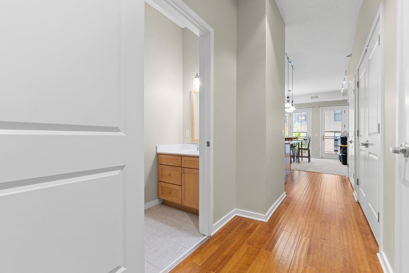 209 8th St E #305, Saint Paul, MN 55101