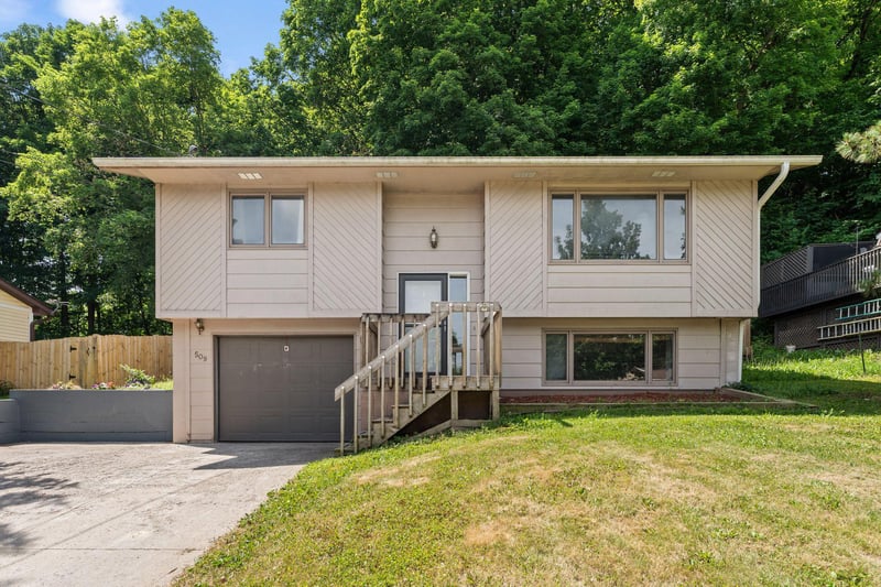 509 Mill St E, Cannon Falls, MN 55009
