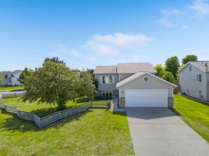 3391 39th St S, Moorhead, MN 56560
