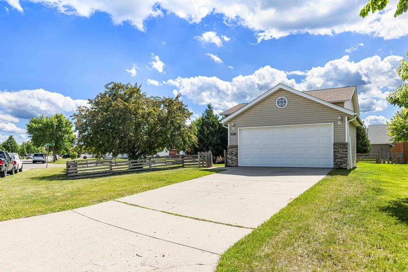 3391 39th St S, Moorhead, MN 56560