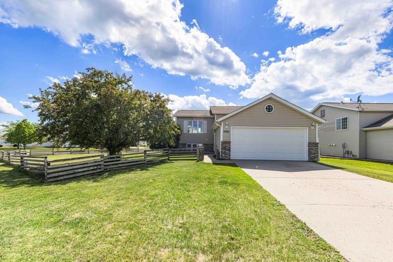 3391 39th St S, Moorhead, MN 56560