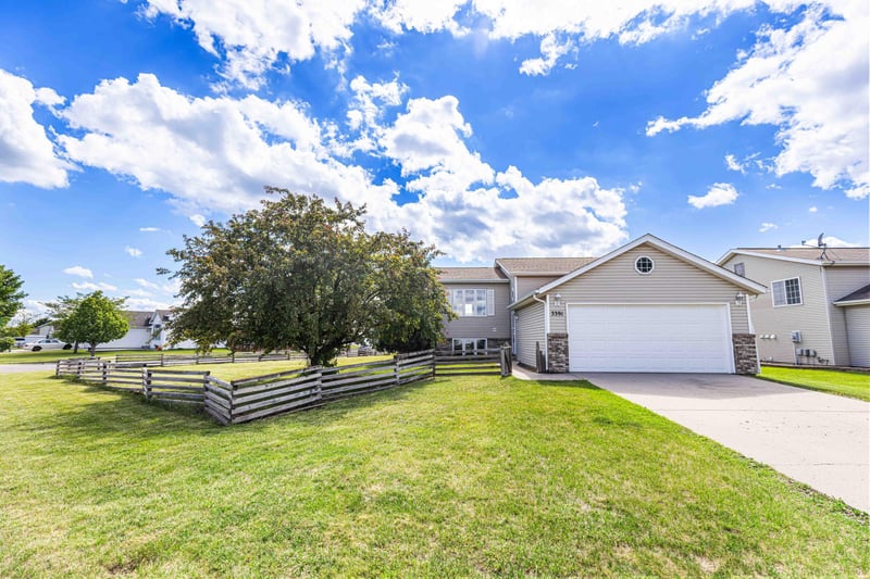 3391 39th St S, Moorhead, MN 56560