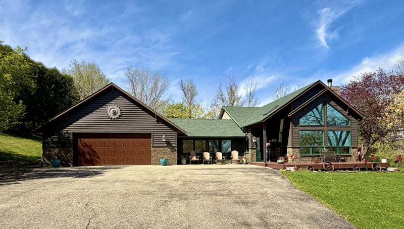 175 6th Ln NE, Oronoco, MN 55960