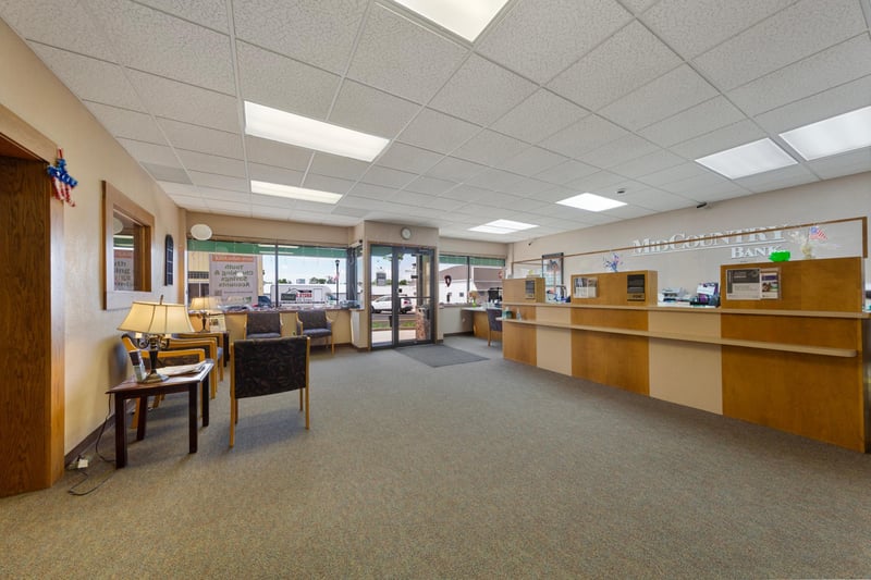 120 E 2nd St, Winthrop, MN 55396