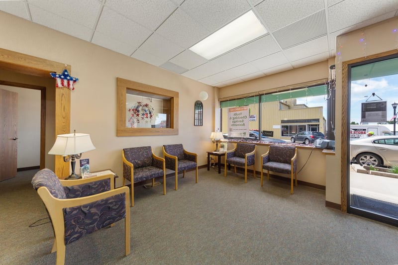 120 E 2nd St, Winthrop, MN 55396