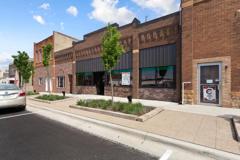 120 E 2nd St, Winthrop, MN 55396