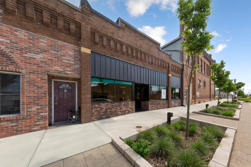 120 E 2nd St, Winthrop, MN 55396