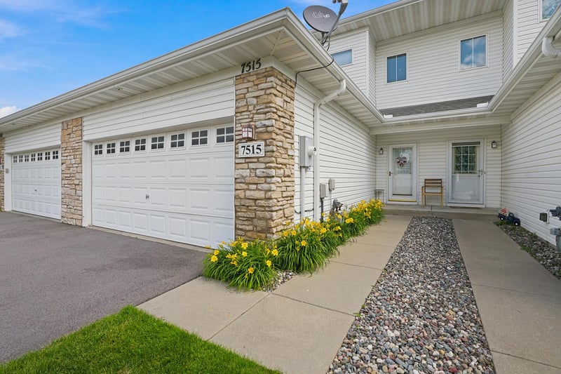 7515 5th Street N, Oakdale, MN 55128