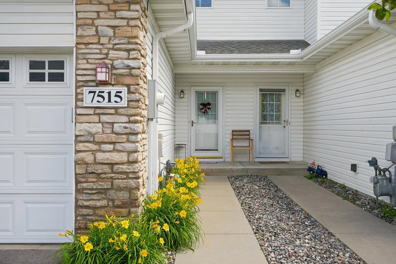 7515 5th Street N, Oakdale, MN 55128