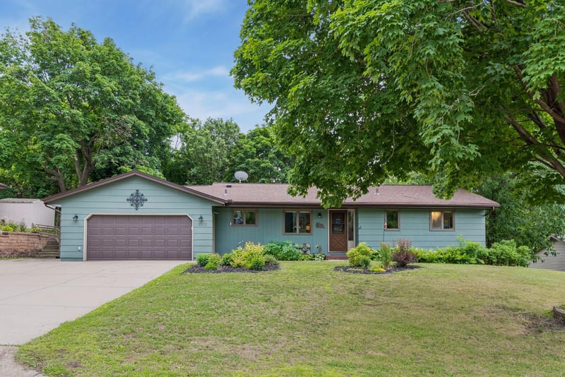 2205 Oakwood Dr, Burnsville, MN 55306