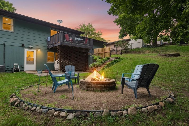 2205 Oakwood Dr, Burnsville, MN 55306