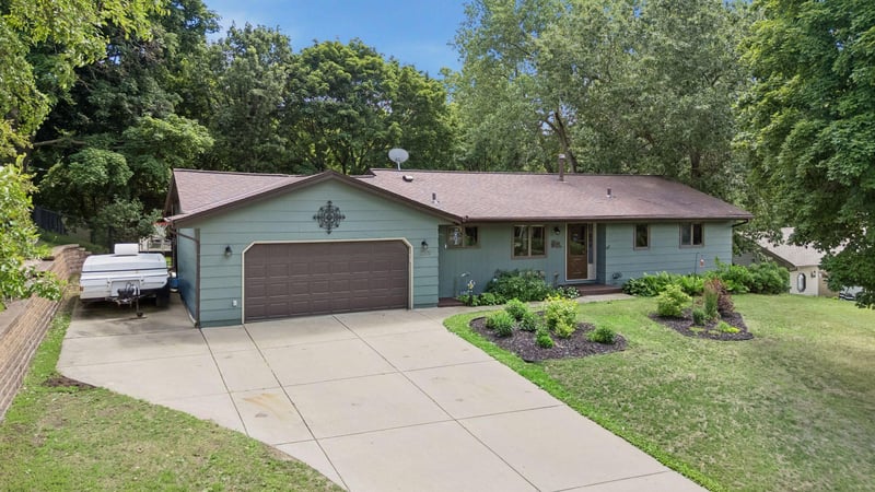 2205 Oakwood Dr, Burnsville, MN 55306