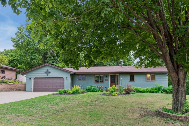 2205 Oakwood Dr, Burnsville, MN 55306