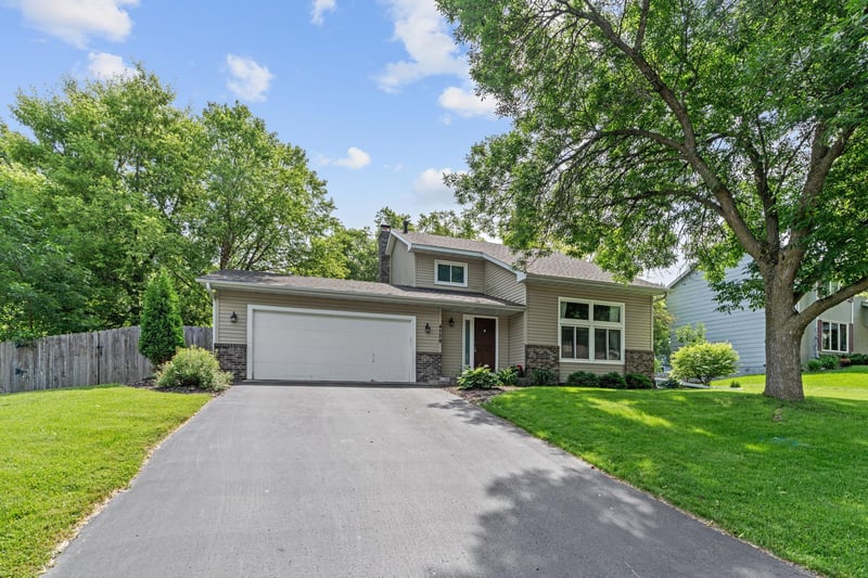 4770 Yorktown Ln N, Plymouth, MN 55442