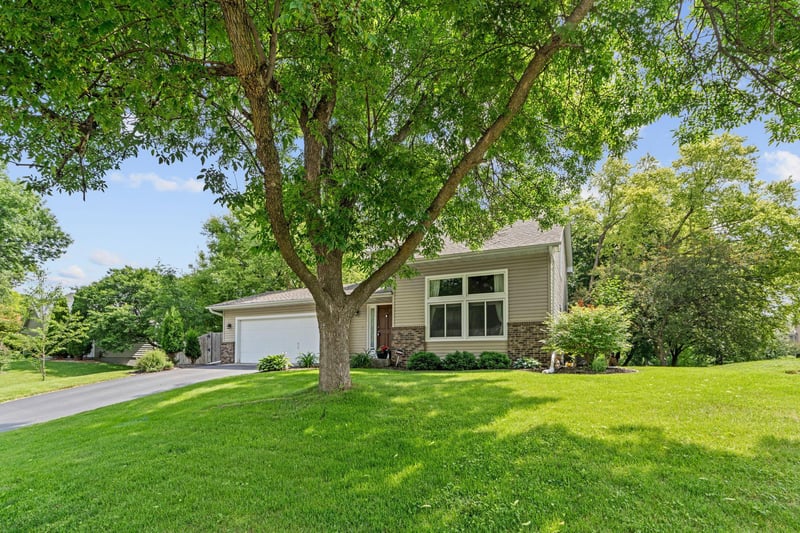 4770 Yorktown Ln N, Plymouth, MN 55442