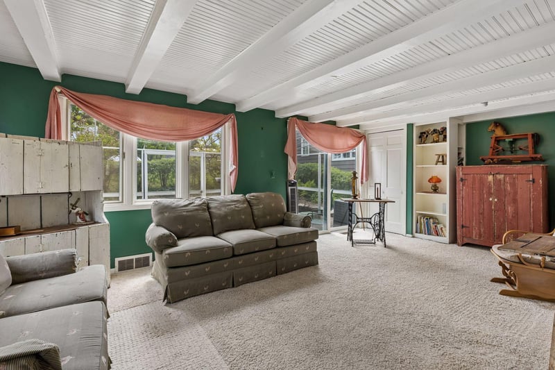 2830 Center Rd, Wayzata, MN 55391