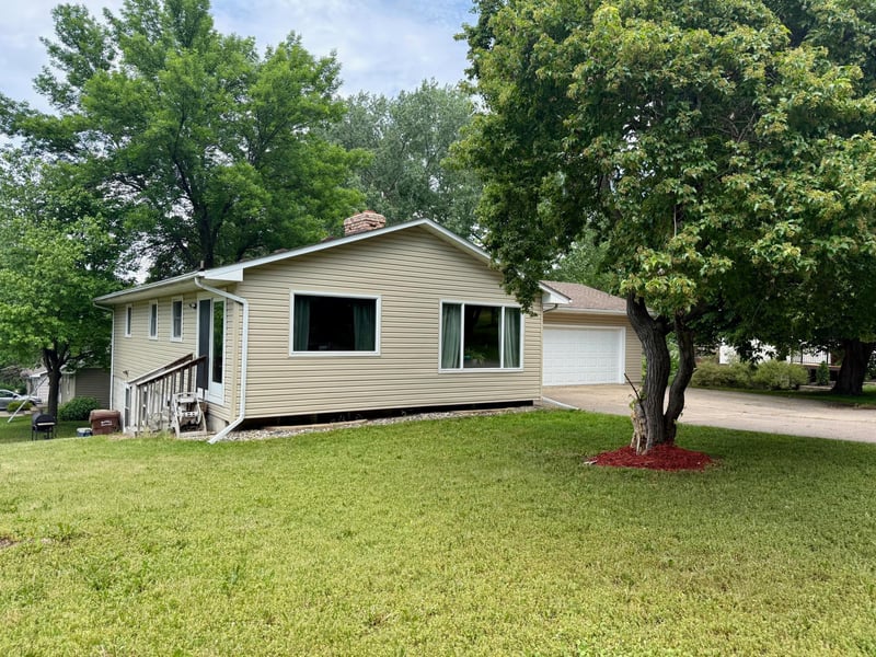 911 2nd Ave, Buffalo, MN 55313