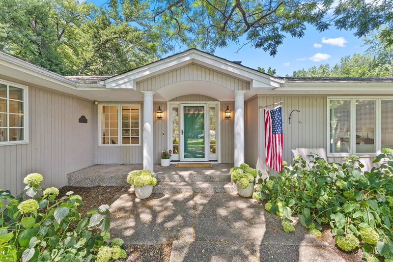 8100 Oakmere Rd, Bloomington, MN 55438