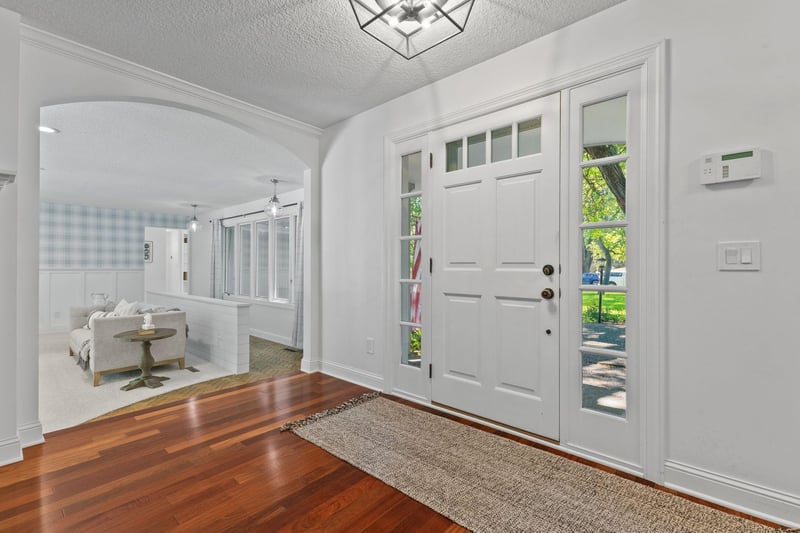 8100 Oakmere Rd, Bloomington, MN 55438