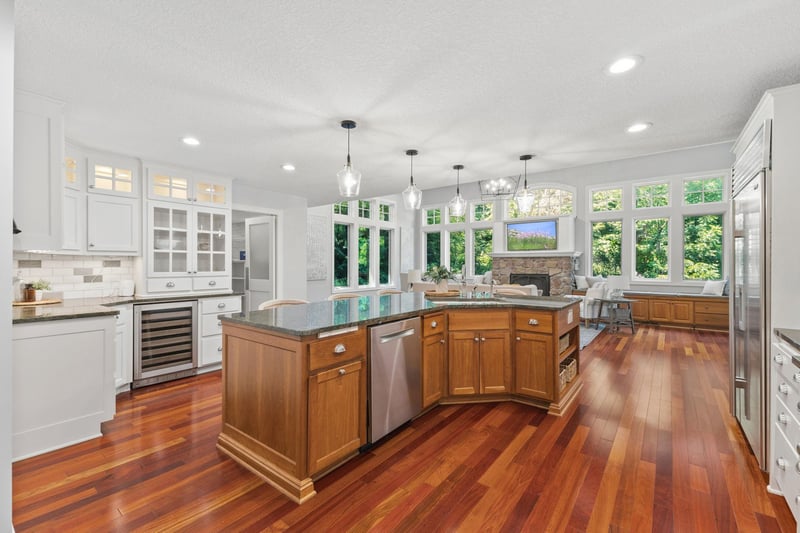 8100 Oakmere Rd, Bloomington, MN 55438