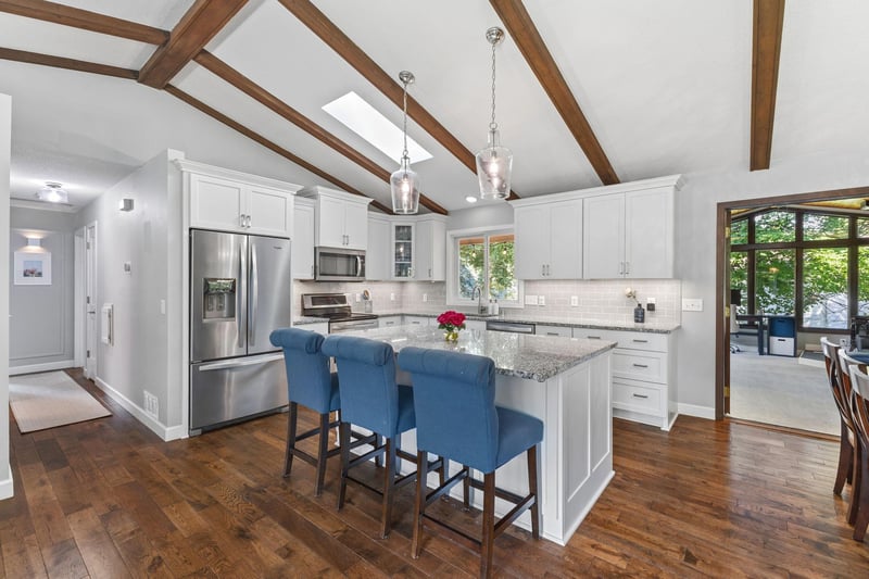 216 Forestview Ln N, Plymouth, MN 55441