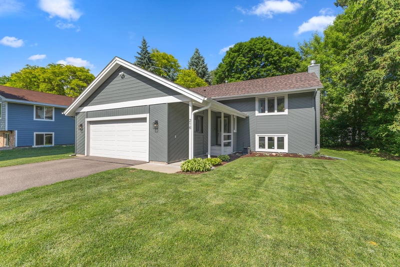 216 Forestview Ln N, Plymouth, MN 55441