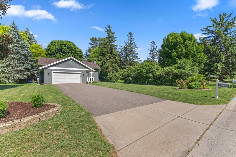 216 Forestview Ln N, Plymouth, MN 55441