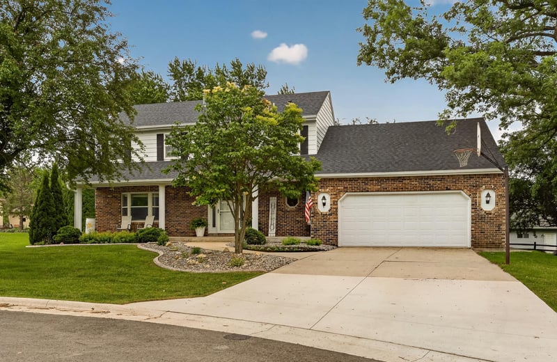 206 Highland Ct SE, Stewartville, MN 55976