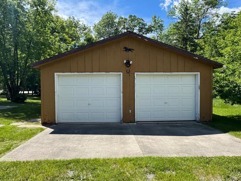 415 Roosevelt St NE, Warroad, MN 56763
