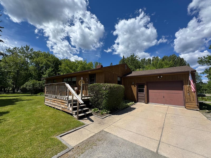 415 Roosevelt St NE, Warroad, MN 56763