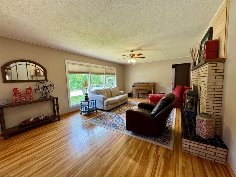 415 Roosevelt St NE, Warroad, MN 56763