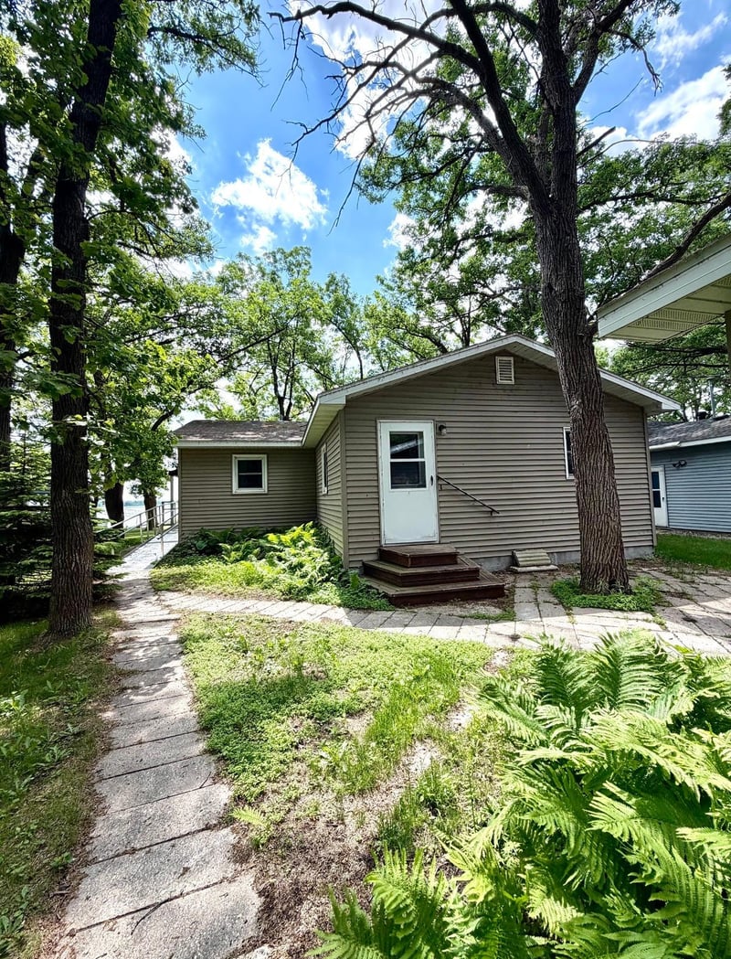 36678 Oak Point Dr, New York Mills, MN 56567