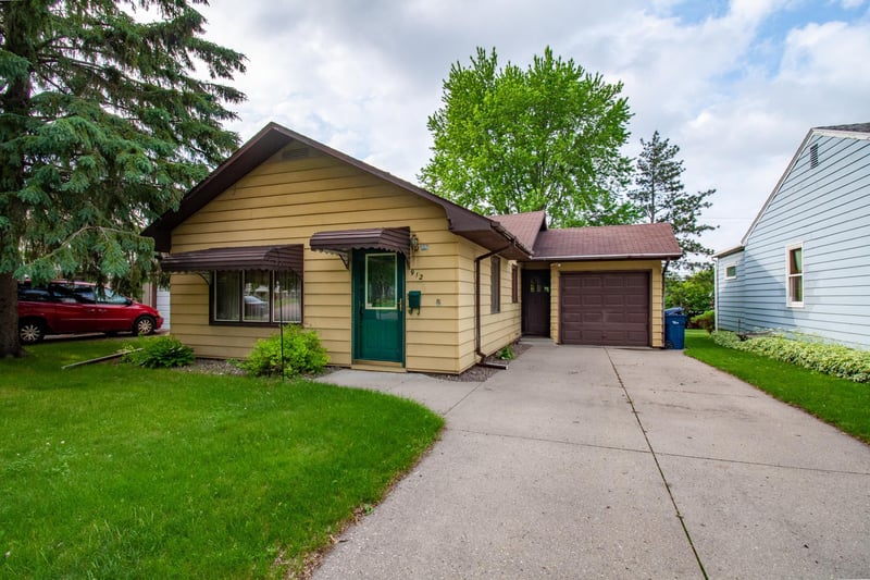 912 W Linden St, Fergus Falls, MN 56537