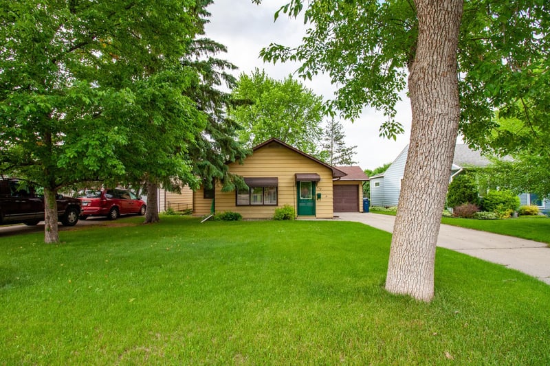 912 W Linden St, Fergus Falls, MN 56537